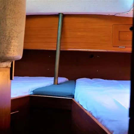 Sailing Boat Hotel na wodzie