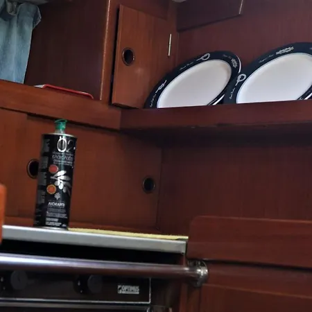Hotel na wodzie Sailing Boat